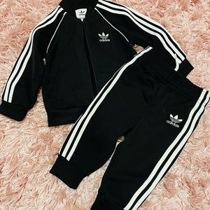 Infant Adidas Track Suit 6-9 months. EUC. NO FLAWS, FADING or STAINS! Like NEW